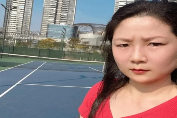 墨尔本杯麦道朗策骑卫冕冠军与欧洲远征马长途适应全景观察
